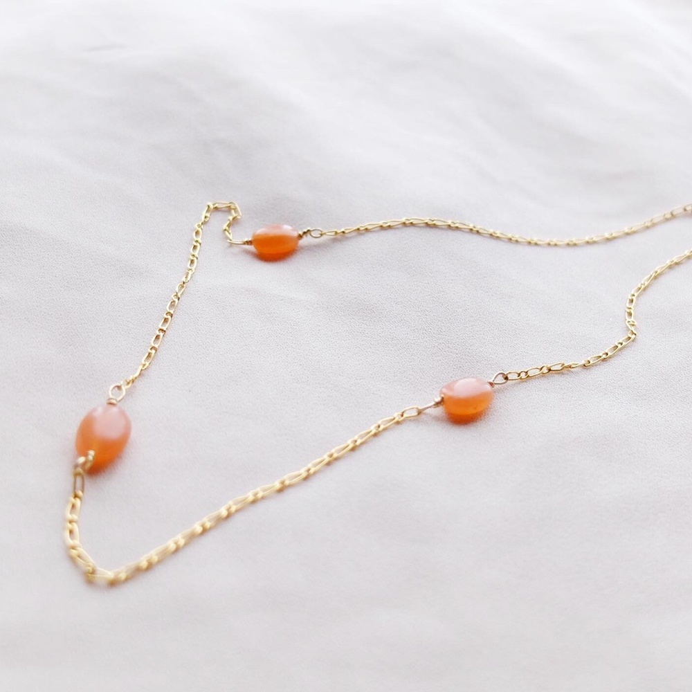Peach Moonstone Choker in 14 K Gold